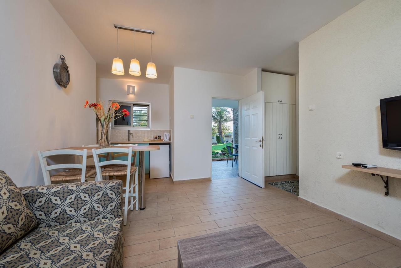 Eilot Kibbutz Country Lodging Ейлат Екстериор снимка