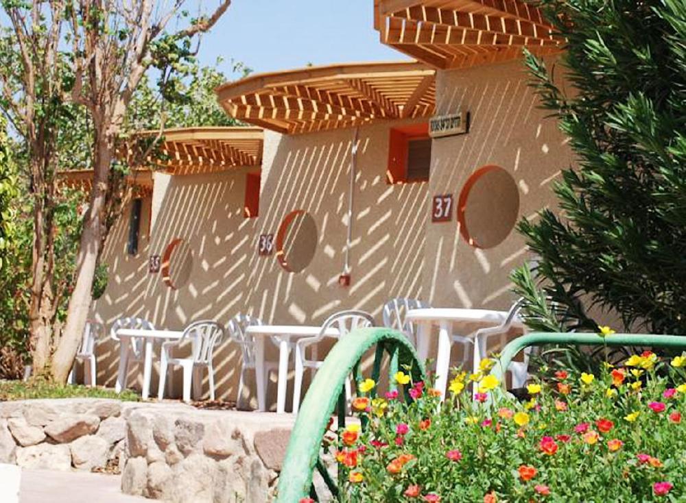 Eilot Kibbutz Country Lodging Ейлат Екстериор снимка