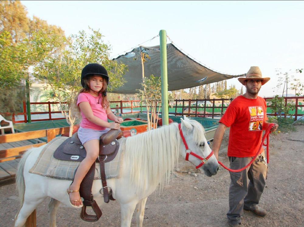 Eilot Kibbutz Country Lodging Ейлат Екстериор снимка