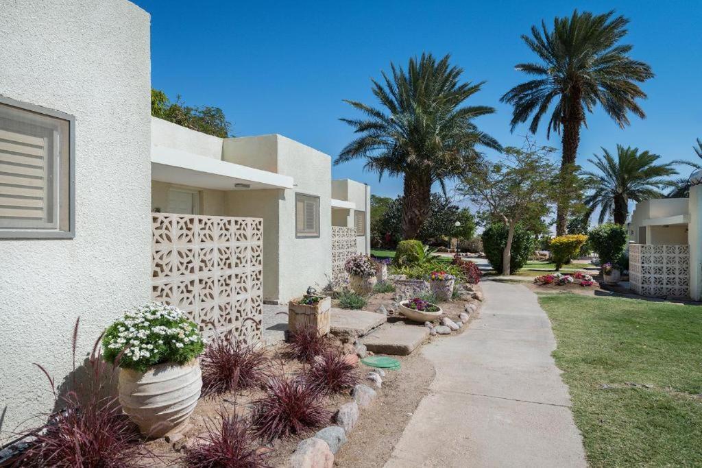 Eilot Kibbutz Country Lodging Ейлат Екстериор снимка