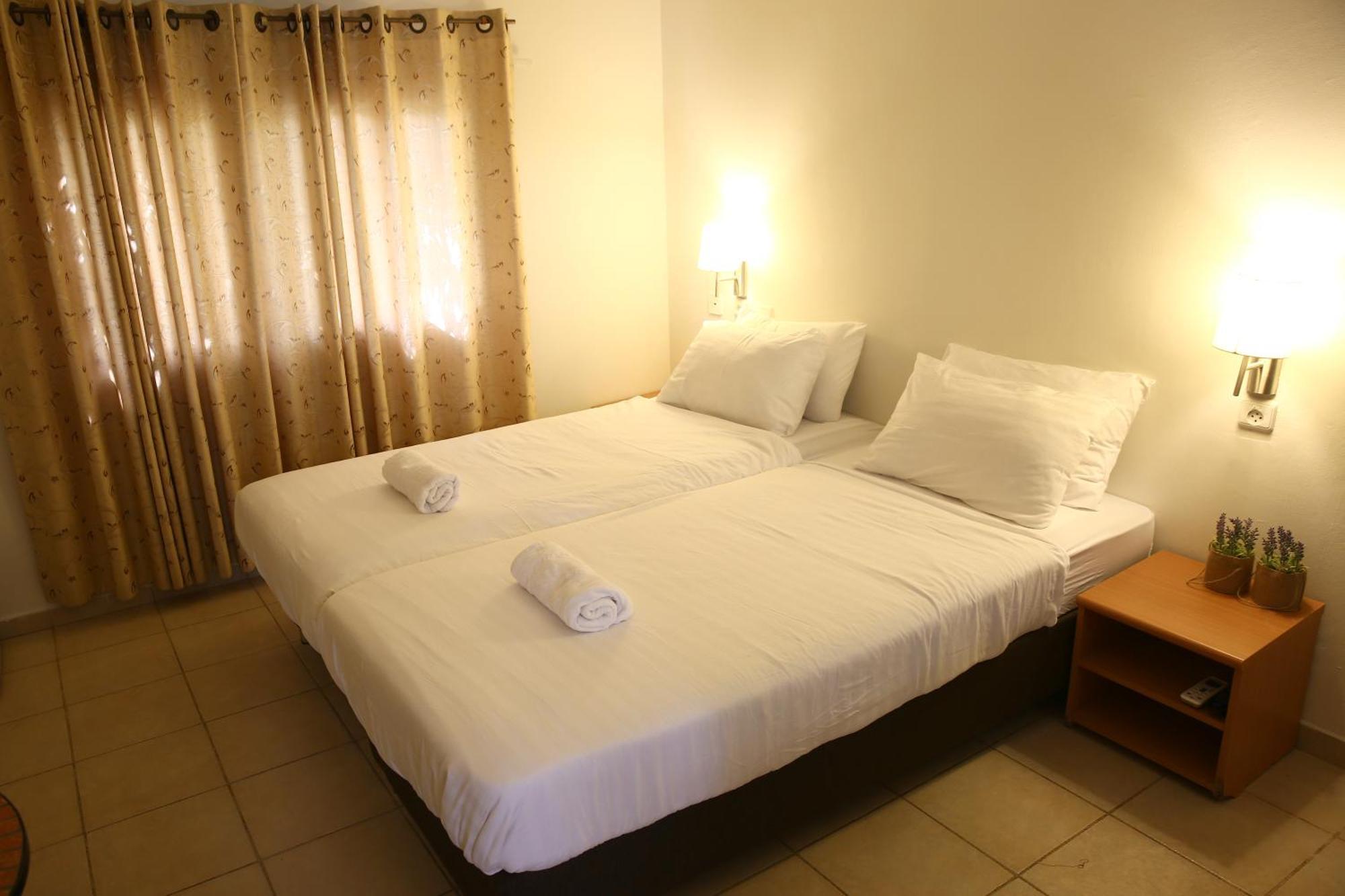Eilot Kibbutz Country Lodging Ейлат Стая снимка