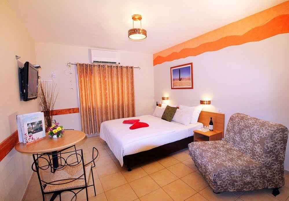 Eilot Kibbutz Country Lodging Ейлат Екстериор снимка