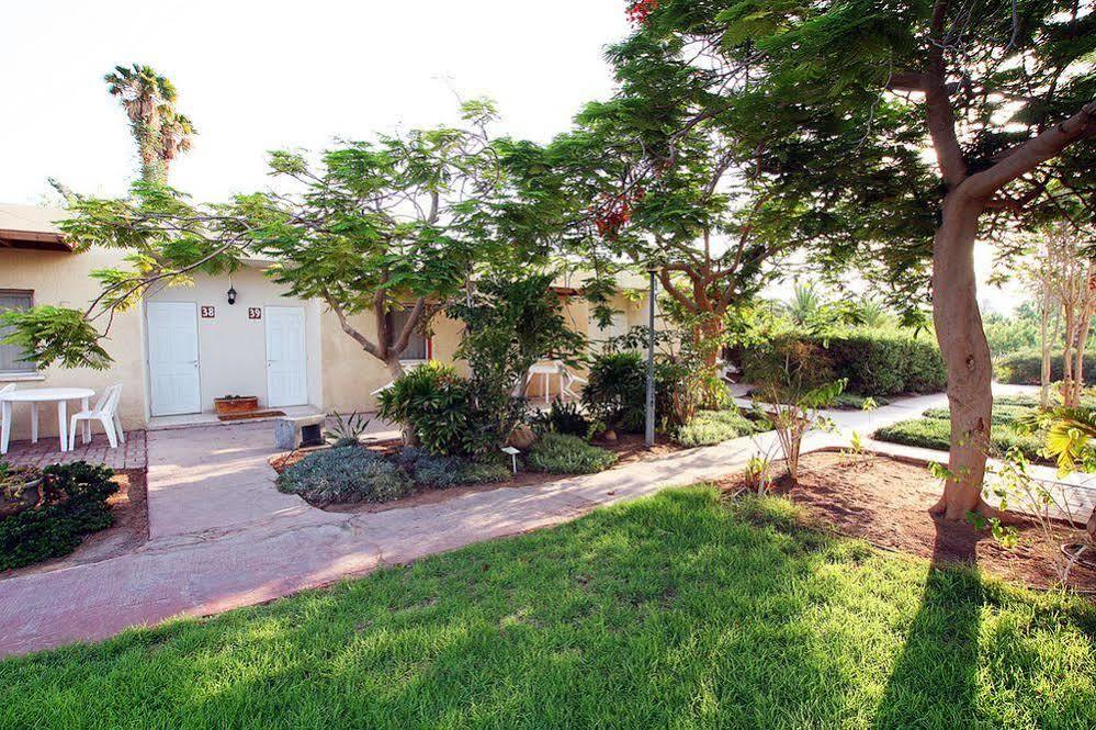 Eilot Kibbutz Country Lodging Ейлат Екстериор снимка