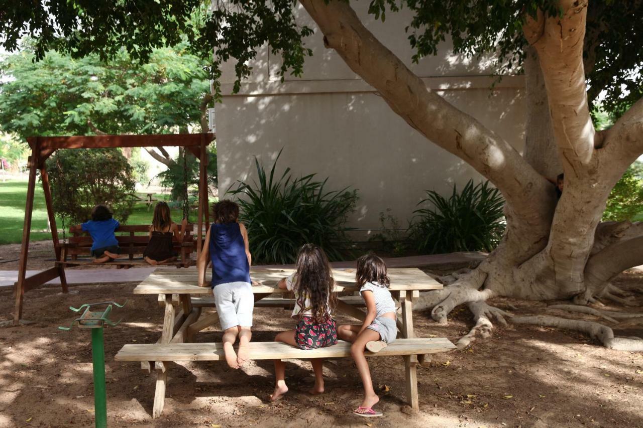 Eilot Kibbutz Country Lodging Ейлат Екстериор снимка