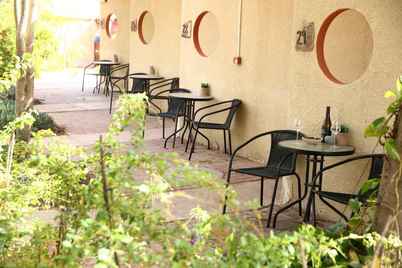 Eilot Kibbutz Country Lodging Ейлат Екстериор снимка