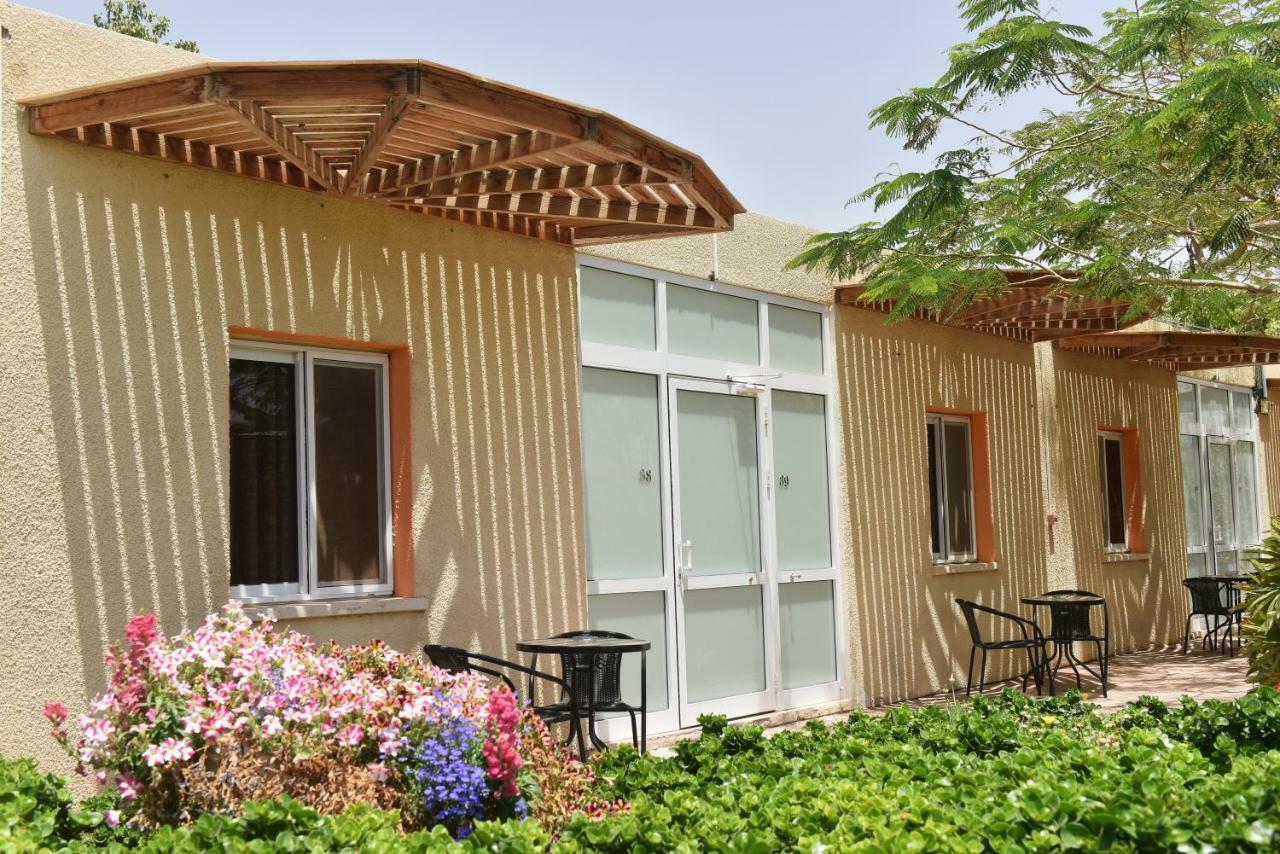Eilot Kibbutz Country Lodging Ейлат Екстериор снимка